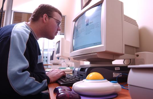 Tim Mitchell using a computer in the Browsing Library