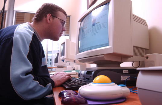 Tim Mitchell using a computer in the Browsing Library