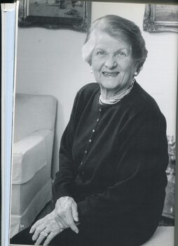 Profile and portrait of Bettina Ducat