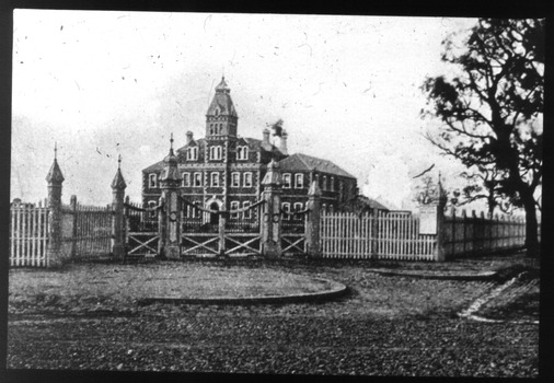 St Kilda Road building prior to trees