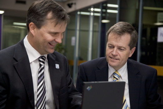 Chris Edwards and Bill Shorten view a PC
