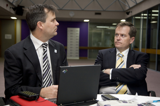 Chris Edwards and Bill Shorten view a PC