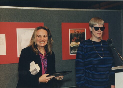 Dorothy Porter with her award