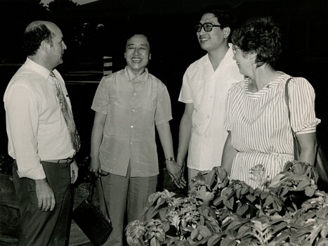 Barry Furness speaking with Chinese visitors