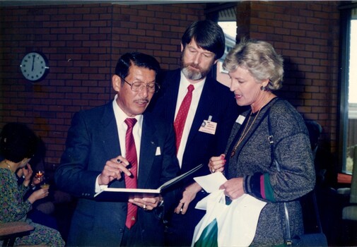 Japanese visitor with Murray Mountain and Diana Jones