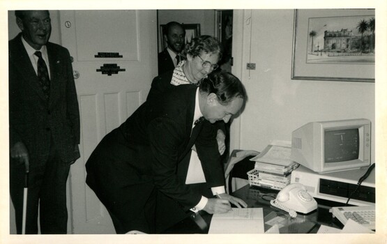 Dan McPhee signs the visitors book at 3RPH
