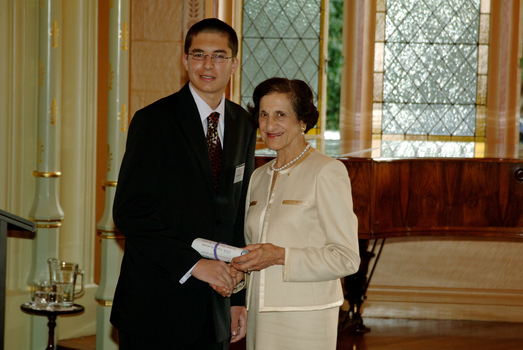 Governor General Dame Marie Bashir presenting award to Christopher ??