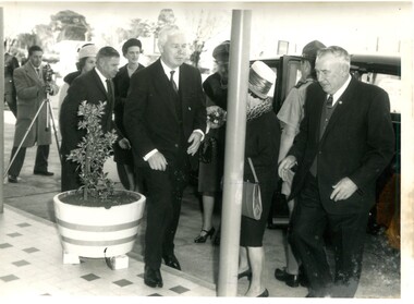 Sir Rohan and Lady Eleanor being welcomed as they alight from cars