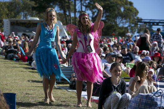 Performers keeping the crowd entertained pre-show