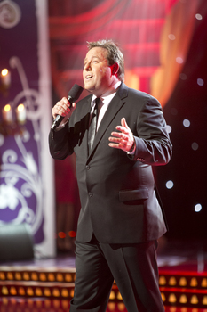 Shane Jacobson performing on the stage