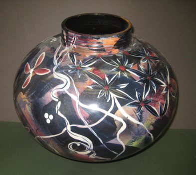 Glazed ceramic pot
