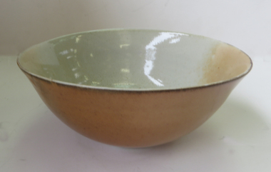 Ceramic, Gwyn Hanssen Pigott, Woodfired Bowl by Gwyn Hanssen Piggot, c1986