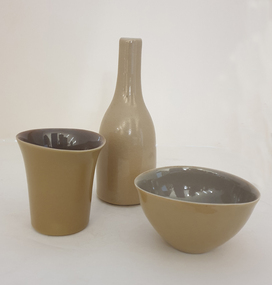 Ceramic, Gwyn Hanssen Pigott, [Ceramic Grouping] by Gwyn Hanssen Pigott, 1990