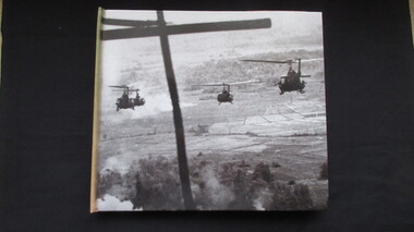 Book, Jennifer Barr, The Vietnam War Experience, 2007