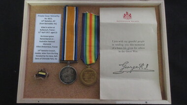 Memorabilia - Framed Display of Private Oscar McCarthy / Brooch, Medals and letter from the King George V
