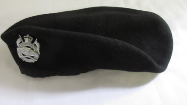 Uniform - Beret, Kent Berets-Christies Pty Ltd, Beret with Badge of the First Armoured Regiment