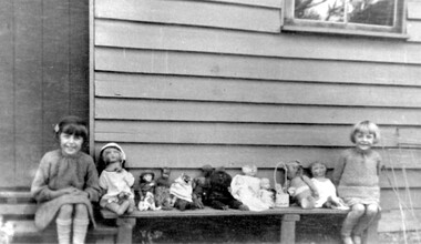 Photograph, Jocelyn and Lynette Cerini, 1930s