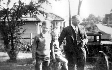 Photograph, Walter Bonwick and his sons, 12 Loch Street, 1936