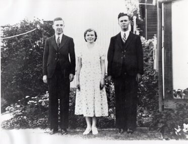 Photograph, Pledger family - Percy, Jessie and Stan in 1930s