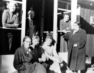 Photograph, Drs Agnes and Roberta Donaldson and friends