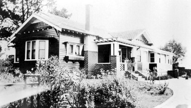 Photograph, 'Strathmore' 75 Victoria Crescent, Mont Albert