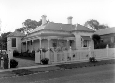 Photograph, 'Garmure', 26 Russell Street, Surrey Hills in 1988