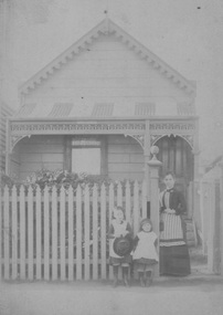 Digital photo, Elizabeth Sutton with 2 step daughters Alice and Ida
