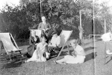 Photograph, Sunday afternoon at 'Dalriada' 77 Union Road, Surrey Hills