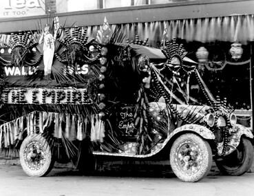 Photograph, Mr Wally Ives delivery truck decorated for Empire Day, 1937, 1937