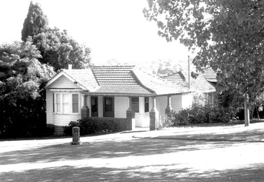Photograph, Baby Health Centre in the Surrey Gardens, 1982