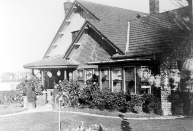 Photograph, Home and surgery of Dr William Langley Carrington, 174 Union Road, 1935