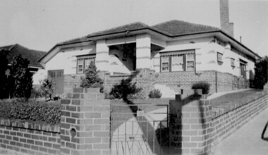 Photograph, 316 Canterbury Road, corner of Essex Road