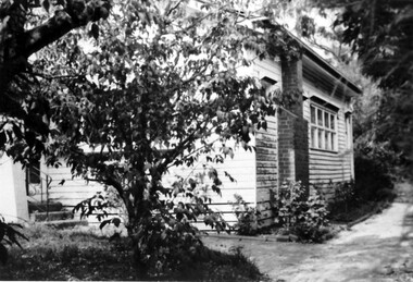 Photograph, 90 Windsor Crescent, Surrey Hills