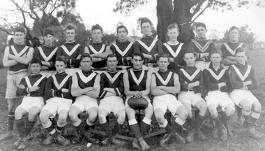 Photograph, Surrey Hills Wanderers football team, 1920