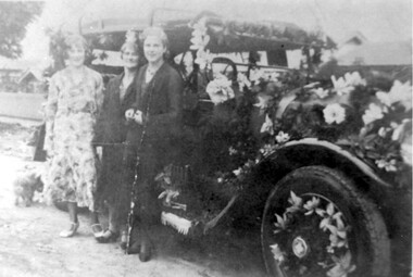 Photograph, Fred Lyons' taxi decorated for celebrations for Empire Day in 1930s, 1933-1938