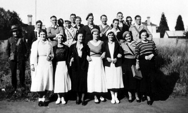 Work on paper - Photograph, Group of young people from Church of Christ, The Avenue, Surrey Hills