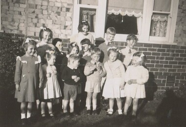 Photograph, Group of children from the Young and Lawrence families and others, York Street, Mont Albert