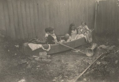 Photograph, Group of children playing in the backyard, 11 York Street, Mont Albert