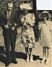 Photograph, Lance & Beryl Young and Shirley Mair at the zoo, 1960, 1940
