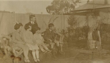 Photograph, Geoff, Gwynne, Beryl and Isabel Mair and Bruce Kidd, c1926
