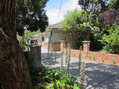 Photograph - 17A Essex Road, Surrey Hills, The Street Where You Live Project