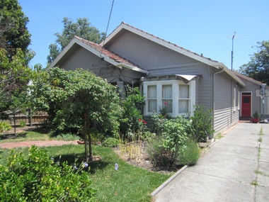 Photograph - 32 Essex Road, Surrey Hills, The Street Where You Live Project