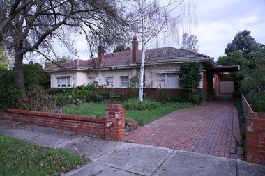 Photograph - 6 Earle Close, Mont Albert, The Street Where You Live Project