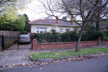 Photograph - 6A Earle Close, Mont Albert, The Street Where You Live Project