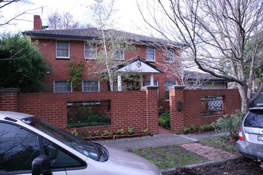 Photograph - 9 Earle Close, Mont Albert, The Street Where You Live Project