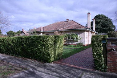 Photograph - 12 Earle Close, Mont Albert, The Street Where You Live Project