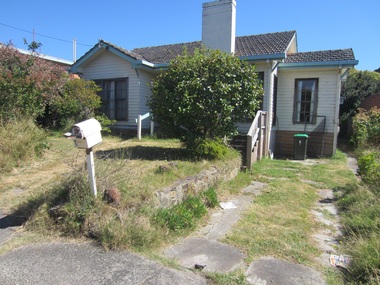 Photograph - 1 Boisdale Street, Surrey Hills, The Street Where You Live Project