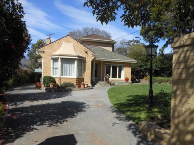Photograph - 19 Carlyle Crescent, Mont Albert, The Street Where You Live Project
