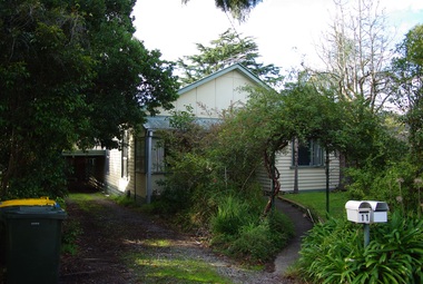 Photograph - 11 Como Avenue, Surrey Hills, The Street Where You Live Project