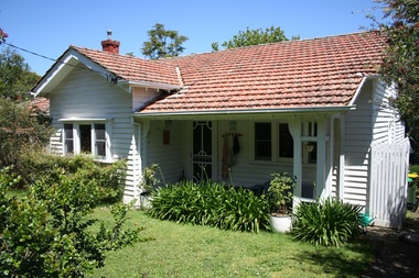 Photograph - 8 Curlewis Street, Mont Albert, The Street Where You Live Project